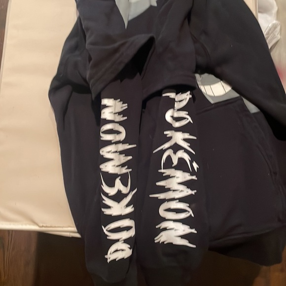 Pokémon hoodie - Picture 3 of 4